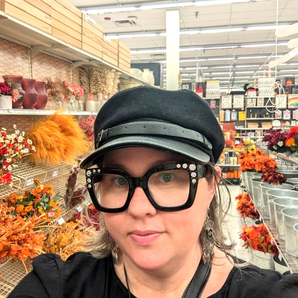 Meet your Posher, Marissa - Picture 1 of 1